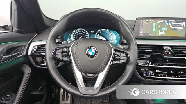 BMW 5 Series (G30) 2018 Белый из Кореи, фото 2