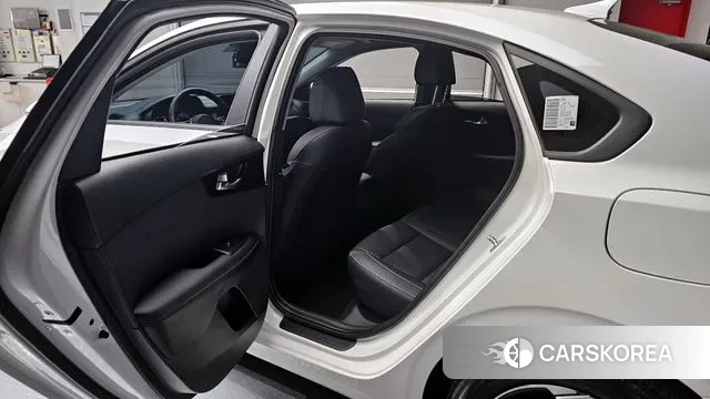 Kia The New K3 2nd generation 2023 Белый из Кореи, фото 2