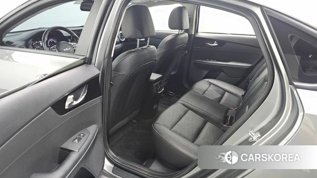 Kia The New K3 2nd generation 2024 Серый из Кореи, фото 2