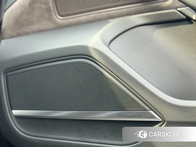 Audi A8 2022 Черный из Китая, фото 2