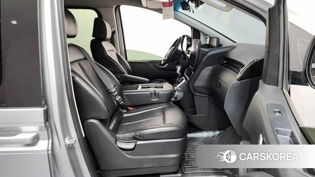 Hyundai Staria 2023 Серебряный из Кореи, фото 2