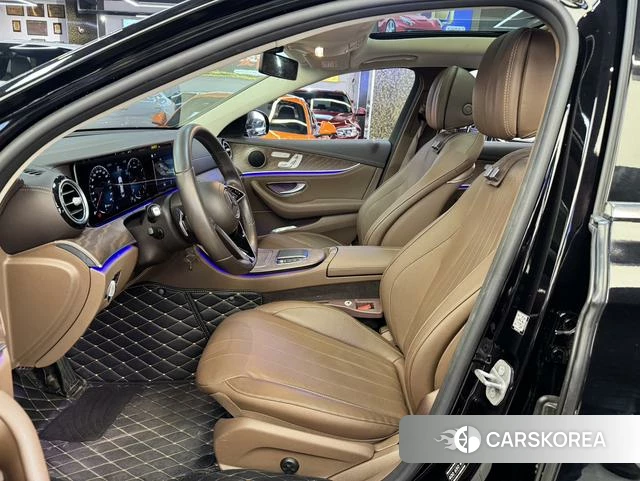 Mercedes-Benz E-class 2022 Черный из Китая, фото 2