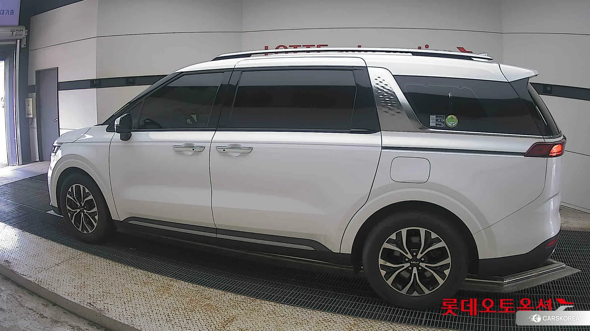 Kia Carnival 2022 Snow White Pearl (optional) из Кореи, фото 2