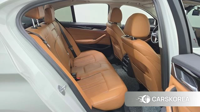 BMW 5 Series (G30) 2018 Белый из Кореи, фото 2