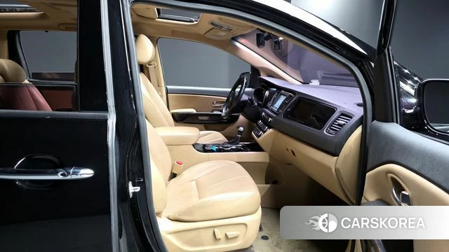 Kia The New Carnival 2018 Черный из Кореи, фото 2