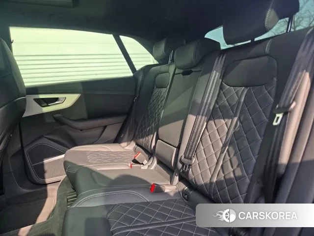 Audi Q8 (4M) 2023 Черный из Кореи, фото 2