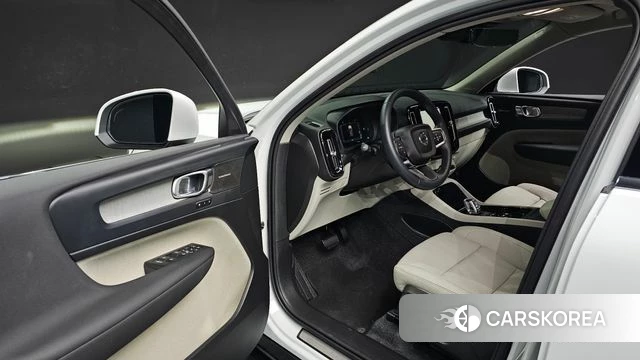 Volvo XC40 2024 Белый из Кореи, фото 2