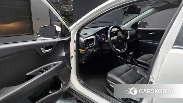 Kia Stonic 2019 Белый из Кореи, фото 2