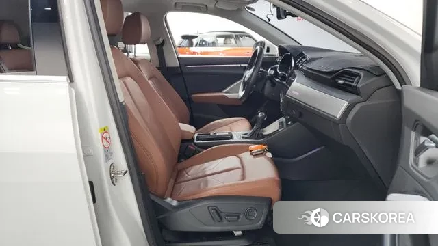 Audi Q3 (F3) 2020 Белый из Кореи, фото 2