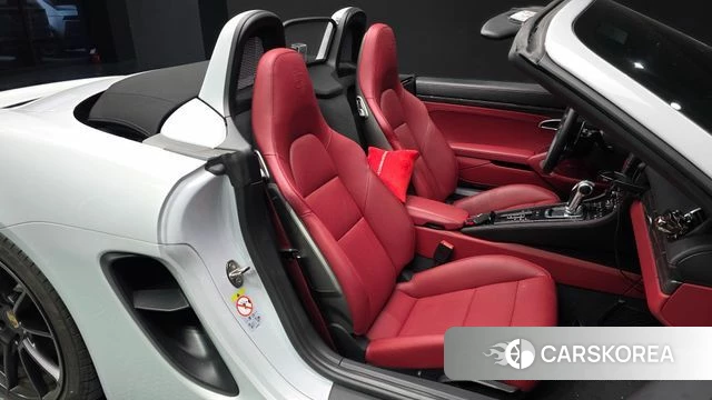 Porsche 718 Boxster 2024 Светло-серебряный цвет из Кореи, фото 2