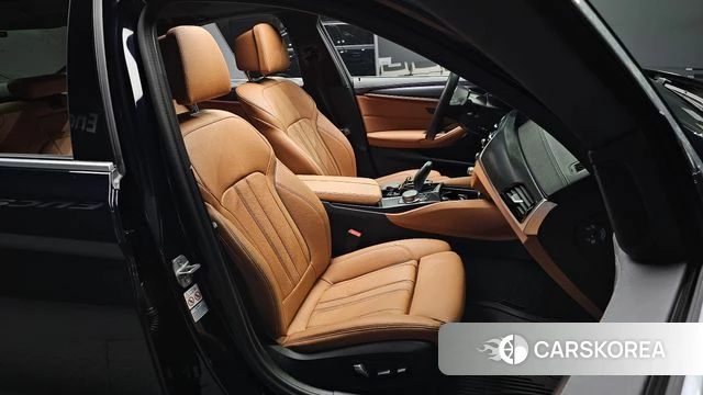 BMW 5 Series (G30) 2023 Черный из Кореи, фото 2