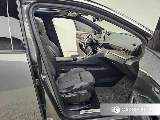 Peugeot 3008 second generation 2020 Серый из Кореи, фото 2