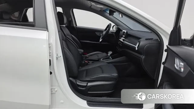 Kia The New K3 2nd generation 2022 Белый из Кореи, фото 2