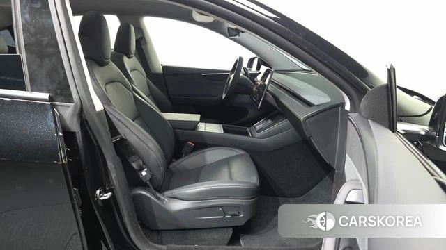 Tesla Model Y 2025 Черный из Кореи, фото 2