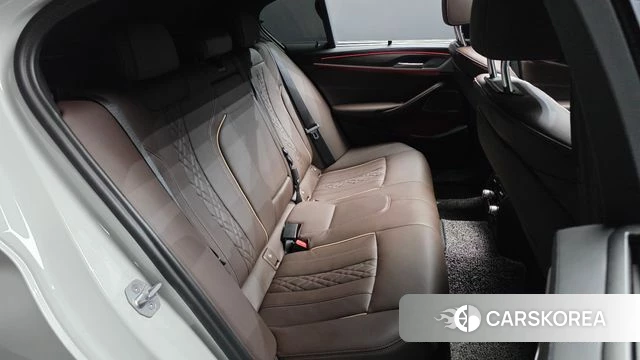 BMW 5 Series (G30) 2020 Белый из Кореи, фото 2