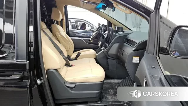 Hyundai Staria 2025 Черный из Кореи, фото 2