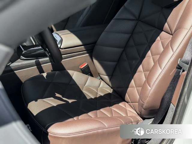 BMW 7 series 2024 Серебристо-серый из Китая, фото 2