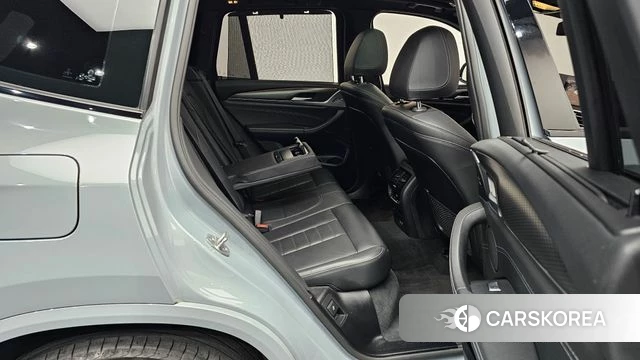 BMW X3 (G01) 2022 Светло-серебряный цвет из Кореи, фото 2
