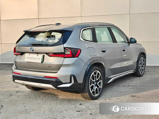BMW iX1 2023 Серебристо-серый из Китая, фото 2