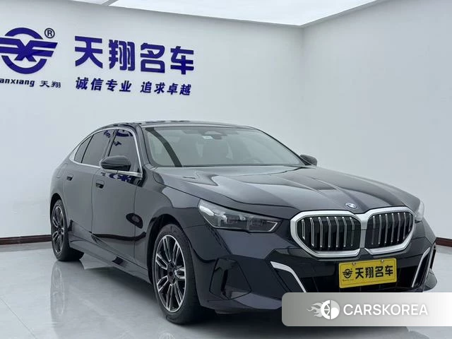 BMW 5 series 2025 Черный из Китая, фото 2