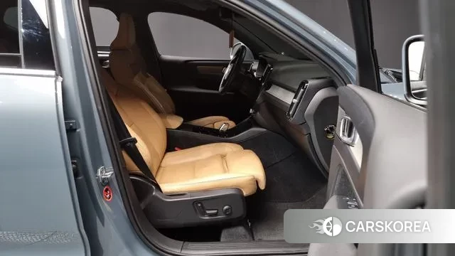 Volvo XC40 2020 Небесно-голубой из Кореи, фото 2