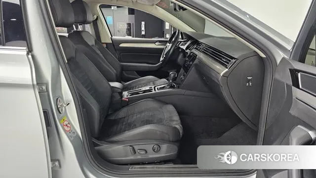 Volkswagen Passat GT (B8) 2018 Серебряный из Кореи, фото 2