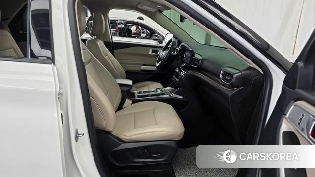 Ford Explorer 6th Generation 2022 Белый из Кореи, фото 2