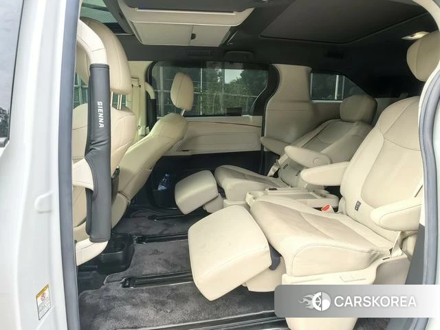 Toyota Saina 2022 Белый из Китая, фото 2