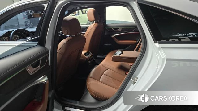 Audi A6 (C8) 2021 Белый из Кореи, фото 2