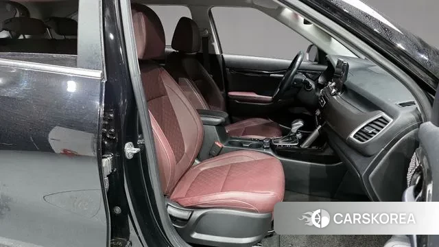 Kia Seltos 2021 Черный из Кореи, фото 2