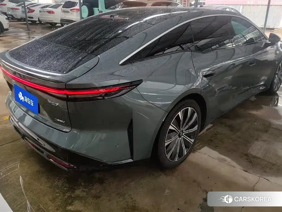 Toyota Platinum Wisdom 7 2026 Silver/gray из Китая, фото 2