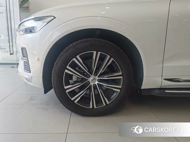 Volvo XC60 2022 Белый из Китая, фото 2