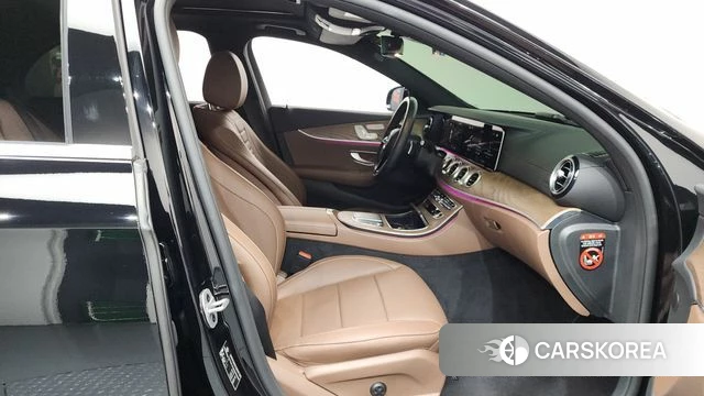 Mercedes-Benz E-Class W213 2021 Черный из Кореи, фото 2