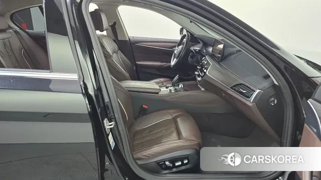 BMW 5 Series (G30) 2021 Черный из Кореи, фото 2