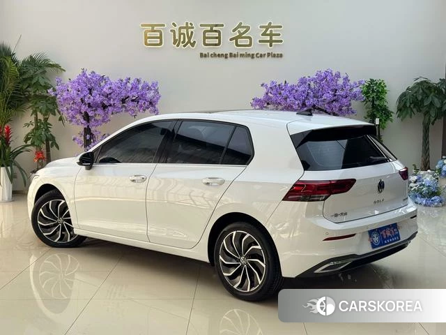 Volkswagen Golf 2023 Белый из Китая, фото 2