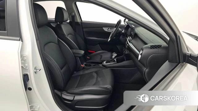 Kia The New K3 2nd generation 2024 Белый из Кореи, фото 2