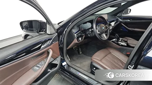 BMW 5 Series (G30) 2023 Черный из Кореи, фото 2