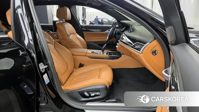 BMW 7 Series (G11) 2021 Черный из Кореи, фото 2