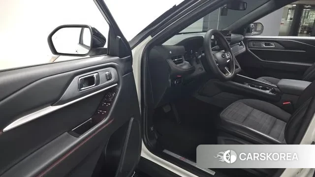 Ford Explorer 6th Generation 2025 Белый из Кореи, фото 2