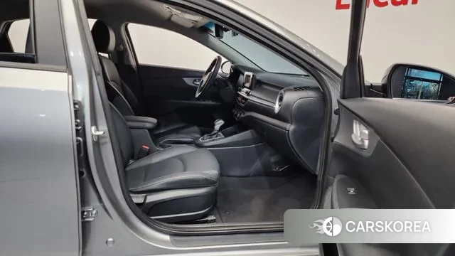 Kia The New K3 2nd generation 2022 Серебристо-серый из Кореи, фото 2