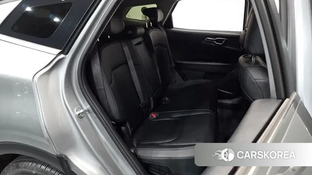 Kia Sportage 5th Generation Hybrid 2022 Серебряный из Кореи, фото 2