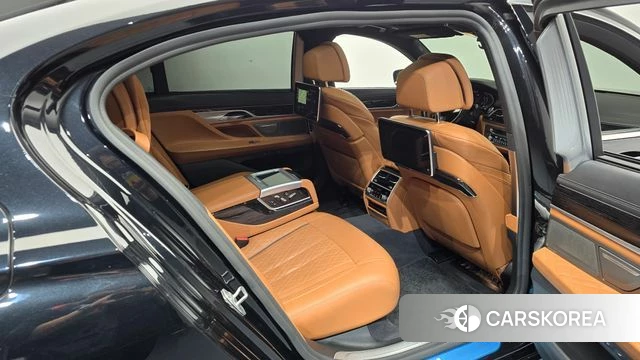 BMW 7 Series (G11) 2020 Черный из Кореи, фото 2