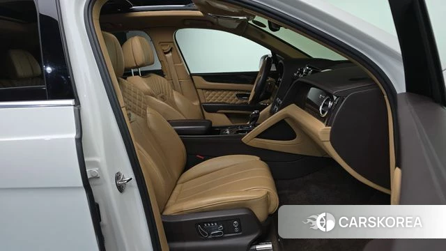 Bentley Bentayga 2022 Белый из Кореи, фото 2