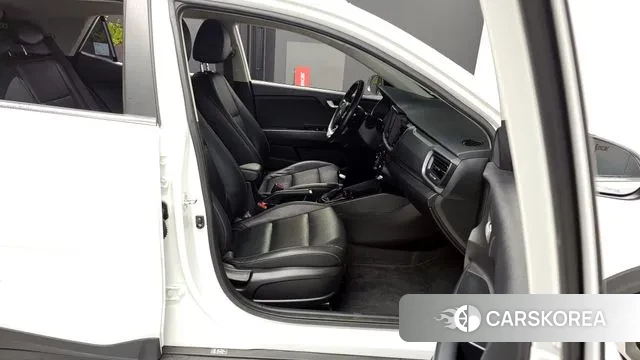 Kia Stonic 2018 Белый из Кореи, фото 2