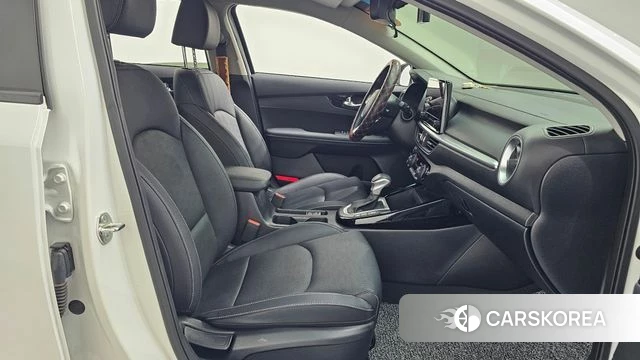Kia The New K3 2nd generation 2023 Белый из Кореи, фото 2