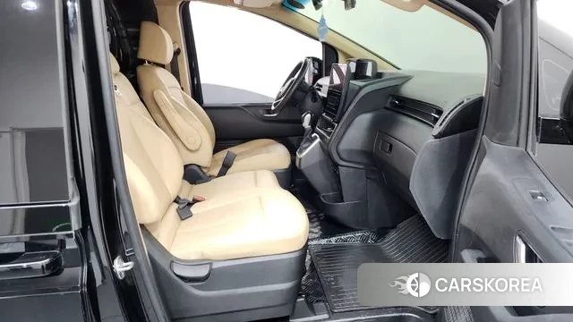 Hyundai Staria 2023 Черный из Кореи, фото 2