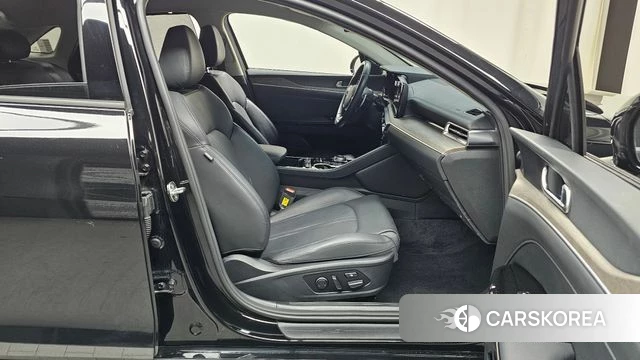 Kia K5 3rd generation 2023 Черный из Кореи, фото 2