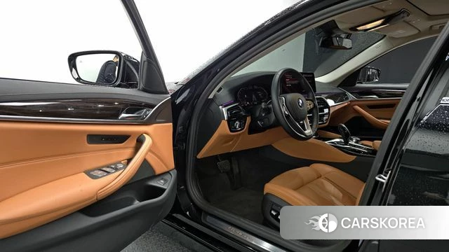 BMW 5 Series (G30) 2022 Черный из Кореи, фото 2