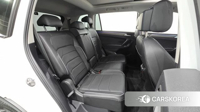 Volkswagen Tiguan Allspace 2023 Белый из Кореи, фото 2