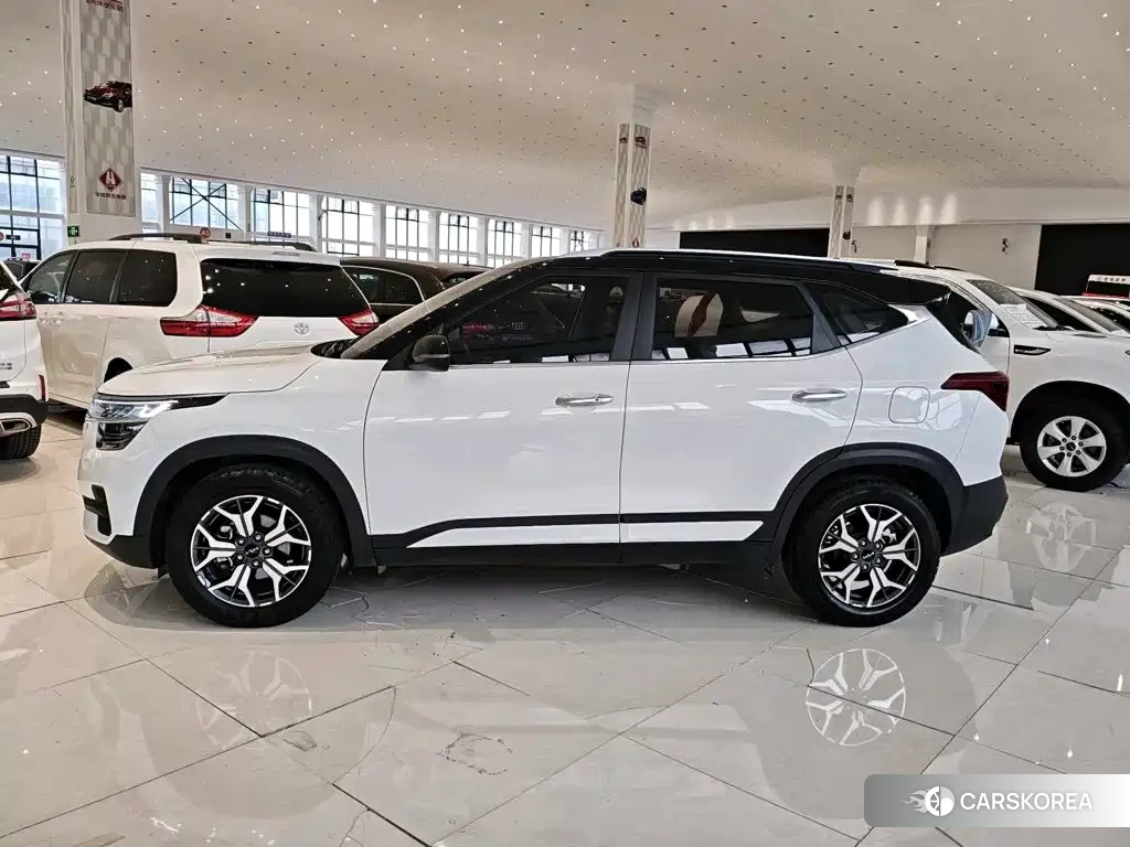 Kia KX3 proud run 2022 Белый из Китая, фото 2